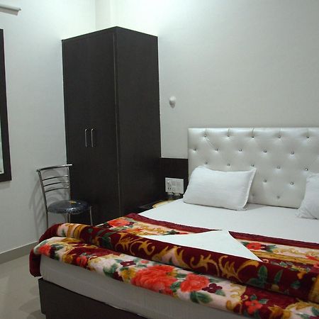 Hotel Mahabir Inn Matura Exterior foto