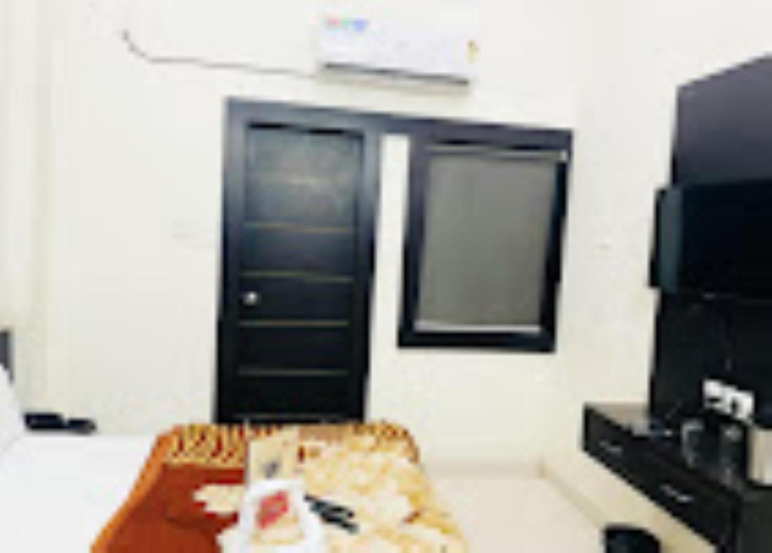 Hotel Mahabir Inn Matura Exterior foto