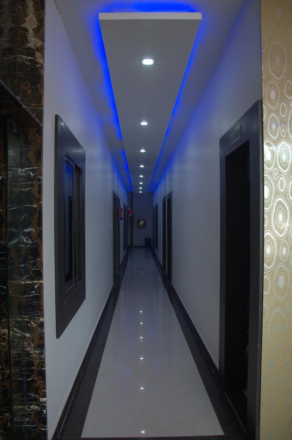Hotel Mahabir Inn Matura Exterior foto