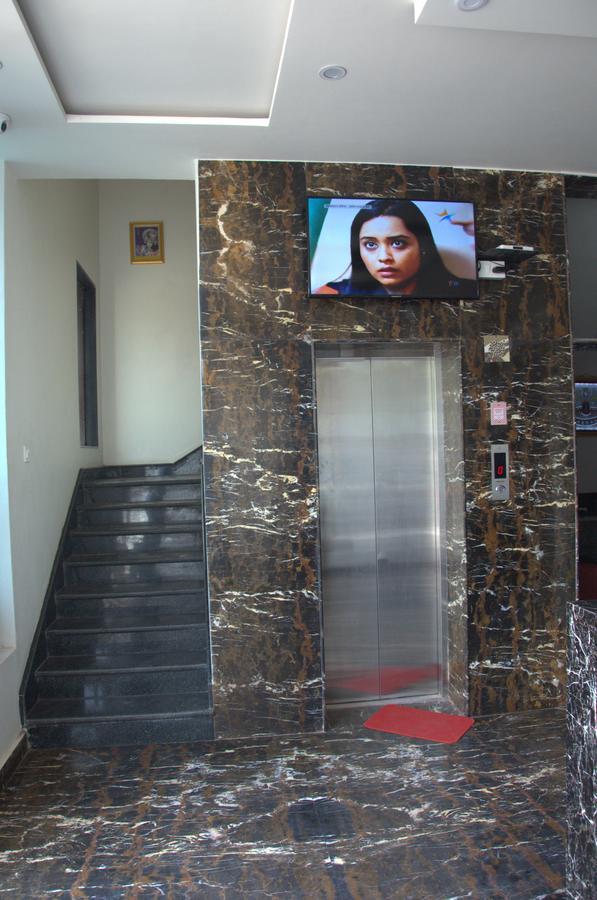 Hotel Mahabir Inn Matura Exterior foto