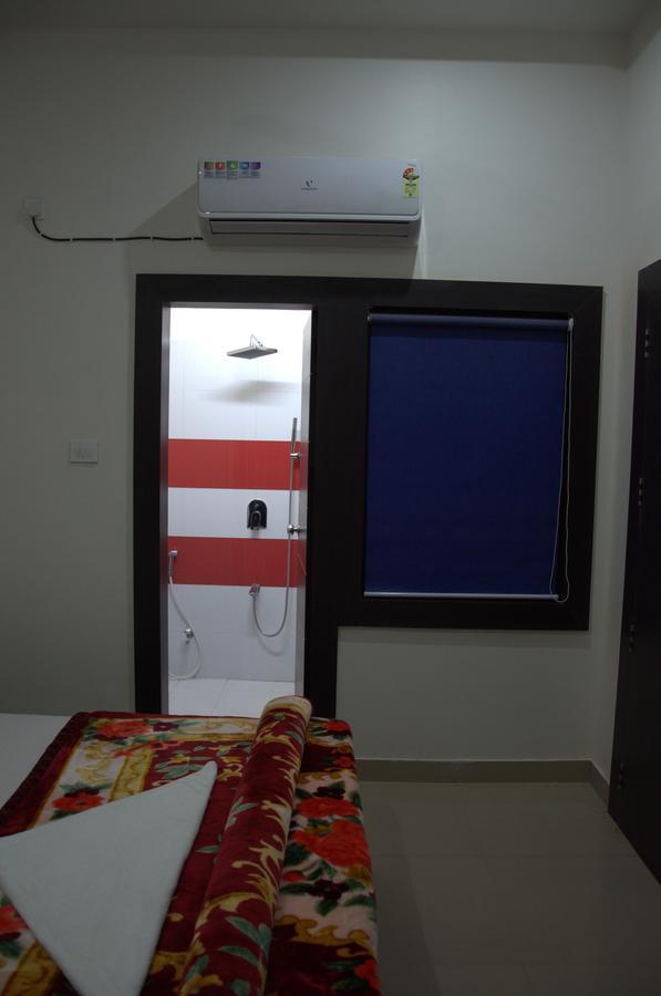 Hotel Mahabir Inn Matura Exterior foto